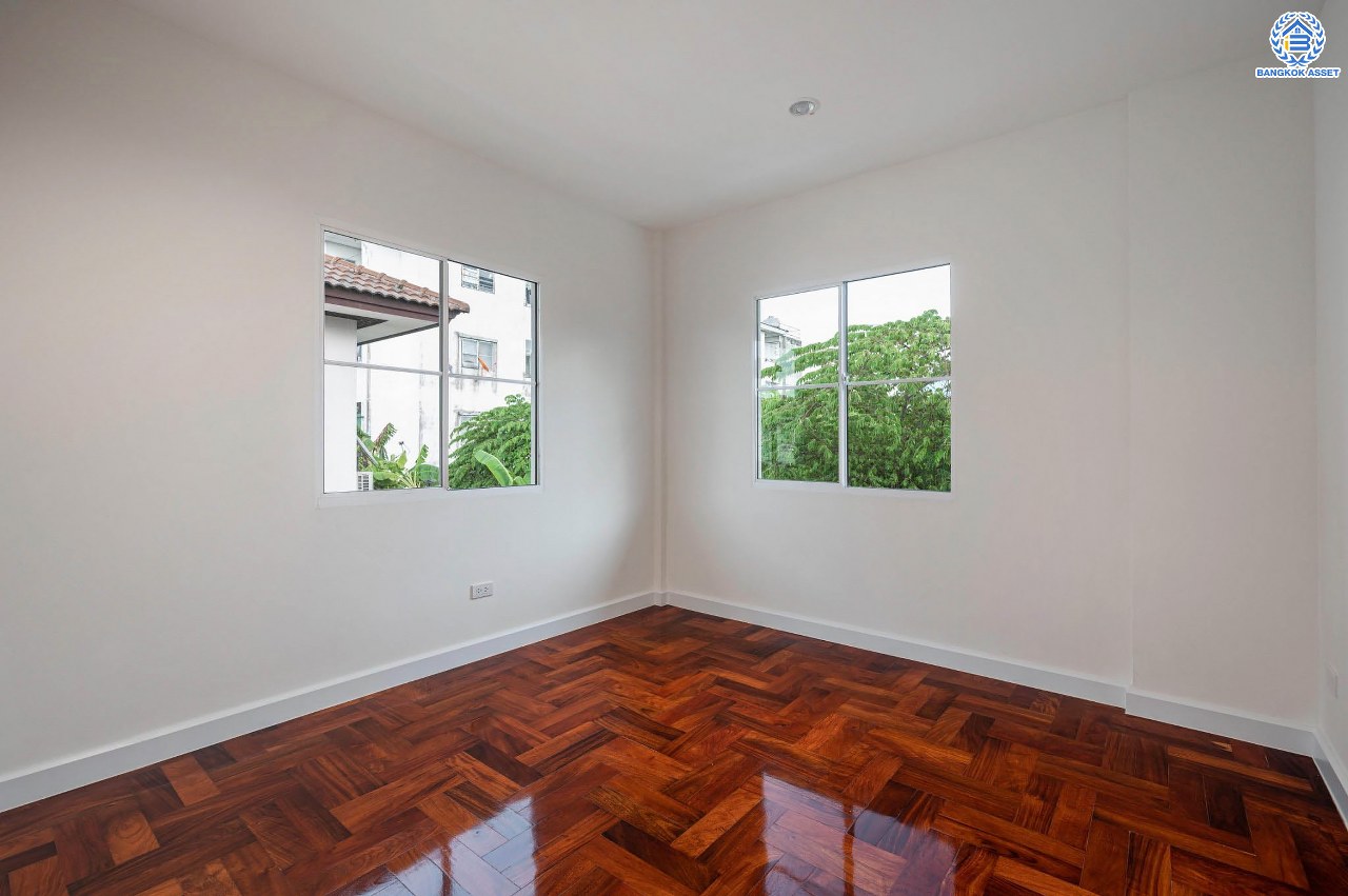 บ้านมือสองตกแต่งใหม่ โครงการ นันทวัน พระราม5 ตกแต่งหรูหรา หลังใหญ่กว่า 62 ตร.ว. ฟังก์ชันจัดเต็ม 3 ห้องนอน 2 ห้องน้ำ จอดรถได้ 2 คัน รองรับทุกความสุข ทำเลเดินทางสะดวก ใกล้ทางด่วน "กาญจนาภิเษก" และรถไฟฟ้า "สถานีบางรักใหญ่"...